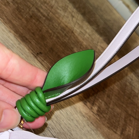 kate spade NWT! Flora Flower Medium L-Zip Wristlet - Picture 10 of 11